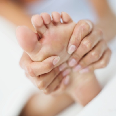 Quitar dolor de cabeza con masaje en los pies